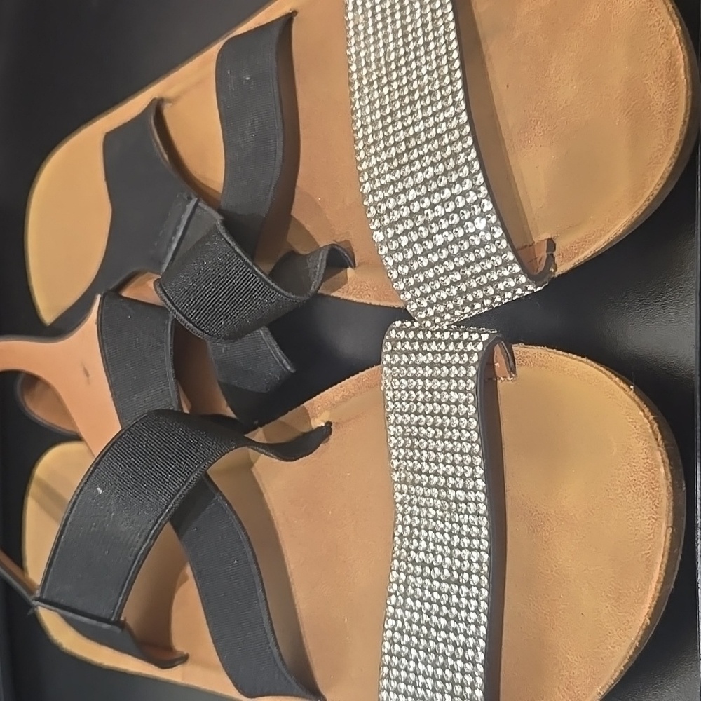 Girl's sandals